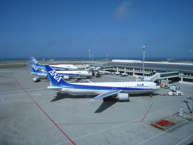 あっという間の３日間。今日が一番天気いいです。<br />帰りの座席も通路側だったので、空席確認すると<br />Ｊクラスの窓際が空いているとの事だったので即変更！<br />なんと、旧スーパーシート！シート間隔広ーい！<br />シート幅も広ーい！２時間弱しか座っていられない<br />のはもったいない！テンション急上昇です。<br /><br />