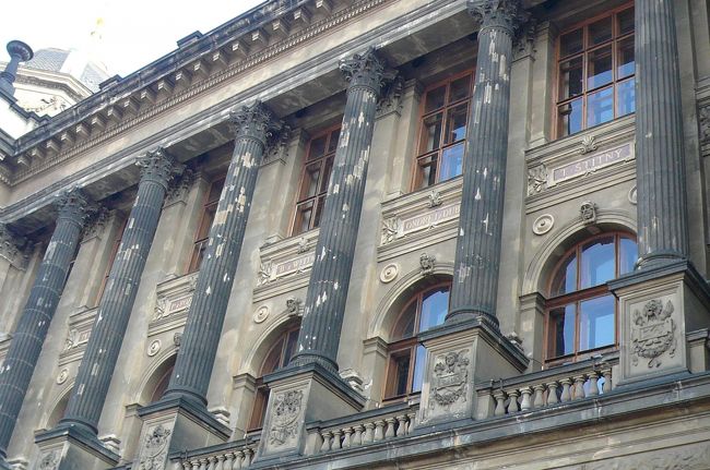 国立博物館の砲弾痕<br />ラジオ局と間違えられたそうです。