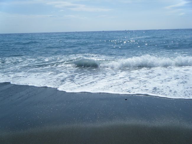 昨日までダウン着てたのが　うそのように暖かい〜<br />砂利の上に　ペタンと座って　しばし　日向ぼっこを満喫しました。<br />靴下も脱いじゃって　気持ちよい！<br />まさか　この翌日に雪が積もるとは　知る由も無い・・・