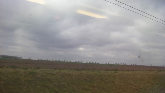 このようなだだっ広い平野の中をタリスは走っています。パリまではもう少しで着きます。