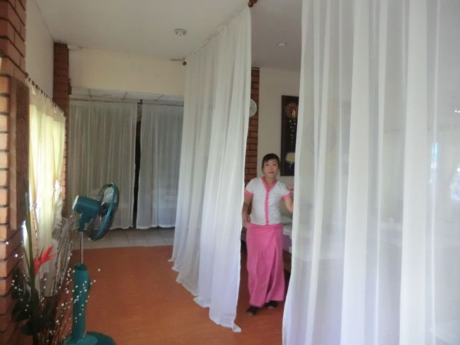 足マッサージと、タイマッサージを受けることが出来ます・・・