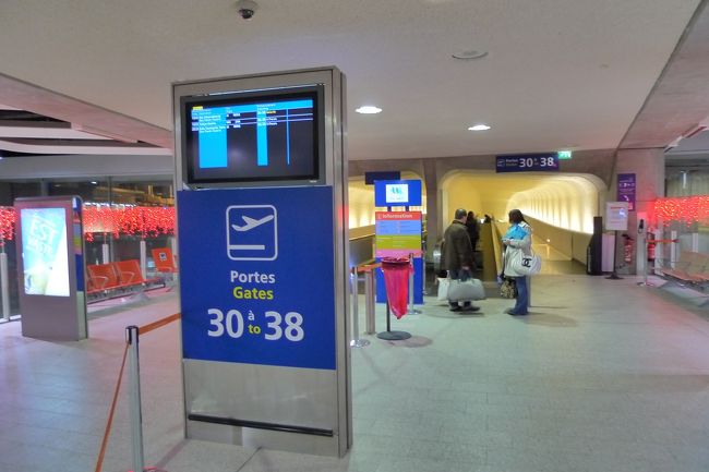 さて、出発ゲートに向かいます。