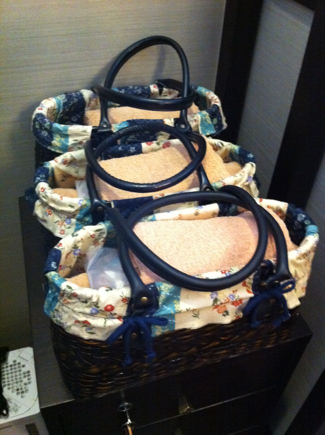 こんな風に大浴場行きのかごが用意してあります。