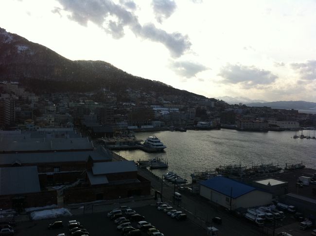 ラッキーなことに部屋からは函館の海も函館山も満喫できました。