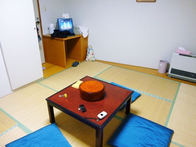 本日のお宿　　白馬グローリアス<br /><br />初めて利用しました　<br /><br />実は　白馬グランドホテルで　キャンセル待ちをしていましたが<br /><br />１０日の朝に電話が有り　キャンセルが出ましたとのこと<br /><br />しかし　今からこの宿をキャンセル出来ません<br /><br /><br />この宿は　じゃらんで予約しました<br /><br />JTBや日本旅行はこの時期　非常に高いので＞＜