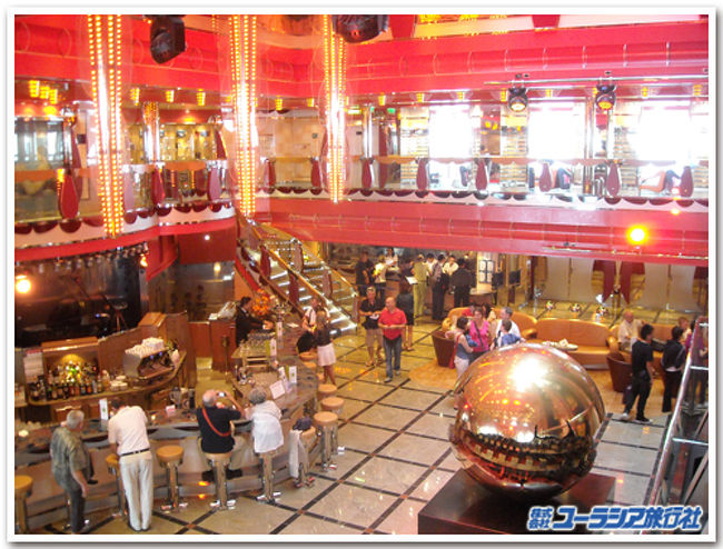 コスタ・デリチョーザ船内