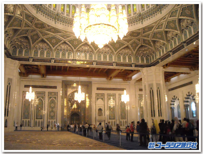 オマーン　マスカットのモスク内部