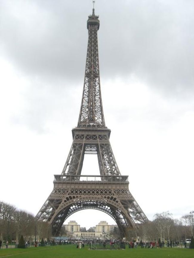 ちょっと離れたところから。真直だとカメラに入りきらないので・・・