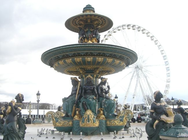 観覧車の近くにはこのようなモニュメントがありました。