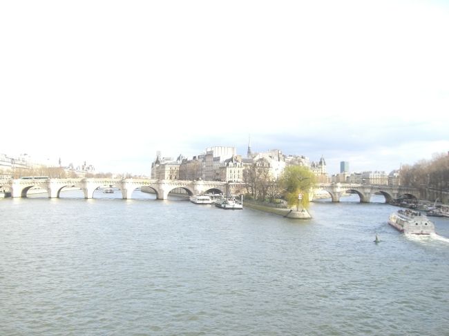 最寄駅近くの橋から。これからパリ北駅に戻ります。