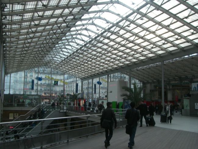 パリ北駅に戻って来ました。