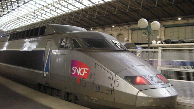 ホームに止まっていたＳＮＣＦ。