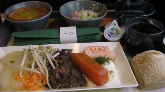 ブリュッセルに向かうタリス内で出されたランチ。昨日のディナーよりは味がよくおいしく頂きました。