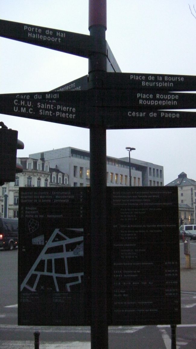 ブリュッセルの町の至るところにこのような案内板があるので観光客にとって非常に優しい街だと感じました。
