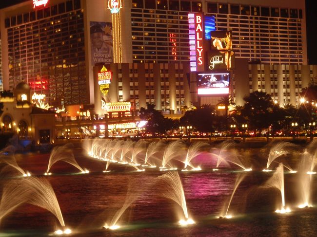 そしてシルクド・ソレイユのオーを鑑賞して<br /><br />７泊９日の　ハネムーンもあっとゆうまに終了。<br /><br /><br />奇跡的に？喧嘩もせず、楽しい楽しい旅になりました。<br /><br /><br /><br /><br /><br />