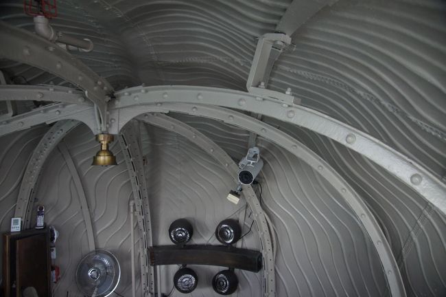 自由の女神に入場することが出来ました。数ヶ月前に予約をすれば入場することが出来ます。ただ、入っても何があるというわけでもないですが･･･。王冠の内部です。