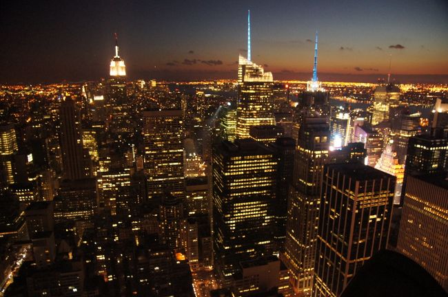 ニューヨークと言えば摩天楼。ロックフェラーセンターからの夜景です。