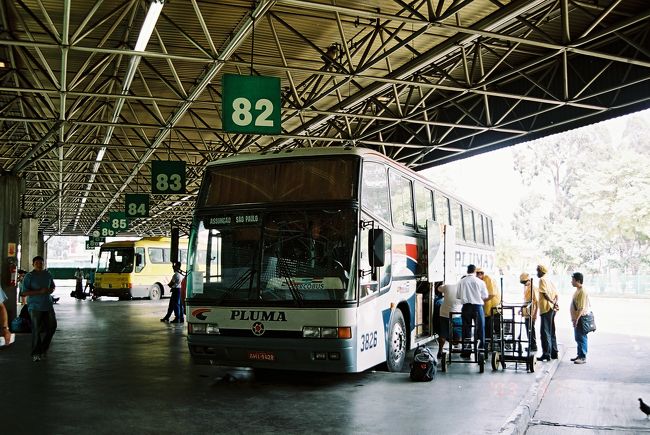 夜にブラジル側に戻り、フォスドイグアスからサンパウロ行きのバスでいよいよゴールへ向かいます。<br /><br />第6幕、サンパウロ編へ