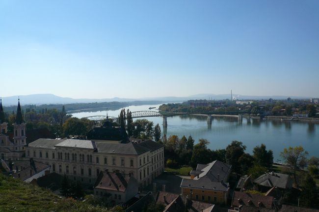 エステルゴムの大聖堂裏からドナウ川