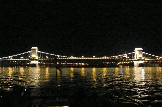 ドナウ川クルーズ<br />くさり橋