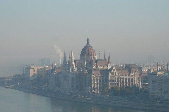 王宮から<br />国会議事堂