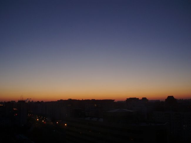 朝７時過ぎ・・・<br />最上階のお部屋なのでとても綺麗に朝日を＾＾<br /><br />さすが大陸！<br />といった感じの絶景です。