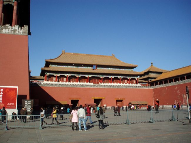 故同からすぐなので、世界遺産！故宮博物院へ。<br /><br /><br />台湾のもすごいけど、比にならないくらい大きい！！！