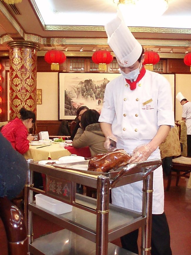 目の前で切ってくれます。（顔までくれます）