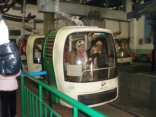 <br />駐車場について、チケットを購入してから、<br />ケーブルカーへ乗ります。<br /><br /><br />この駐車場で、すでにマイナス５度超え。<br />昨日の市内が暖かく感じちゃう。。。<br /><br /><br />さらにケーブルカーで上へ行くので・・・<br />どうなってしまうんだろう？？と。