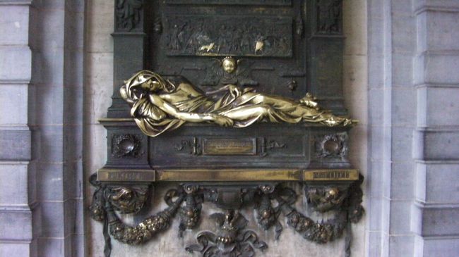 腕を触ると幸せになるといわれるらしいのですが本当でしょうか・・・