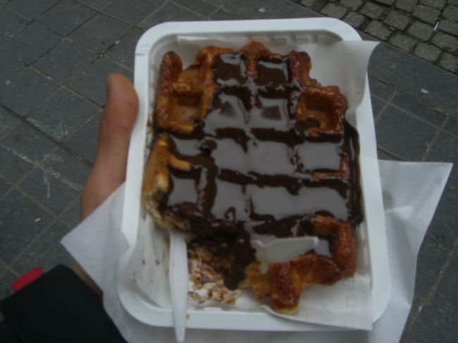 いろいろと種類がある中で、スタンダードなチョコを選びました。寒い日だったのでアツアツのチョコレートソースが体の芯まで温めてくれました。