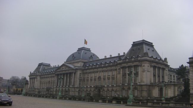 ベルギー王宮に到着しました。とても綺麗な建物でした。