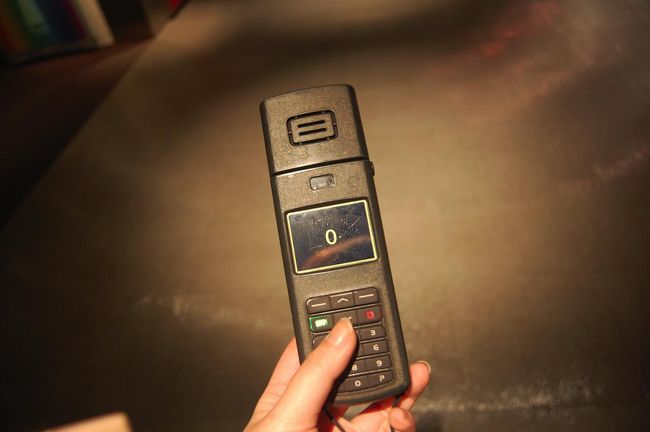 無料で日本語のガイドを借りられます。<br />これを耳にあてて説明を聞けます。