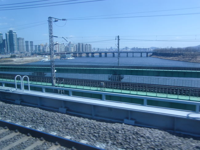 漢河を渡りソウルの中心部へ