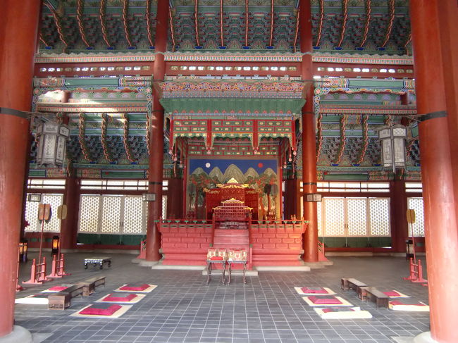 勤政殿の中の様子
