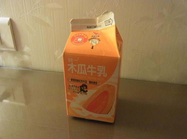 フォートラベルでおすすめしていた人がいたので買ってみたパパイヤ牛乳。<br />マンゴーとか食べられないので、どうかなーと思ったけどこれがかなりおいしい！！！<br />甘ったるい感じでもなく飲みやすいです。<br />結局毎日飲みました(笑)<br /><br />テンションがあがって、寝たのは３時半とかだったと思います(笑)