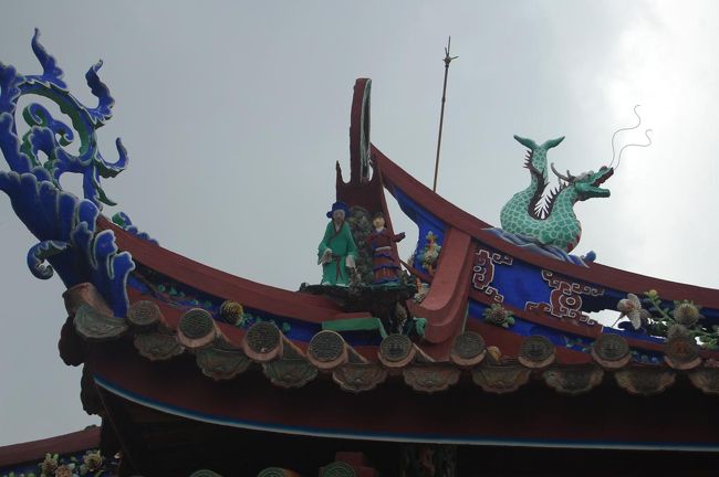 よく見ると人が。