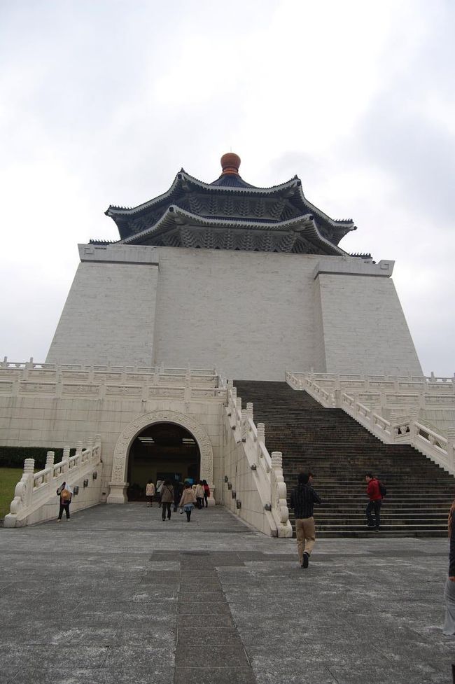 高さ70m。<br />想像よりもはるかに大きかった！！！<br />日本とはスケールが違いますね。。<br />