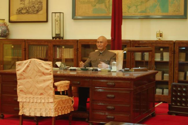 蒋介石さん！と思いきや蝋人形でした。<br />リアル！