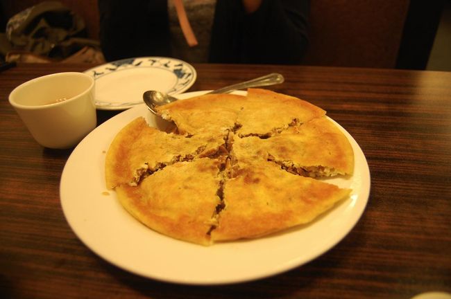 頭もすっきりして、夕食２回目に。<br />台湾に来る前に父からオススメされていた「青葉」というお店へ。<br />昔、父と母が二人で来たそうです。<br /><br />事前に調べていた通り、日本人好みの接客。<br />台湾に来て、おしぼりが出てきたの初めてだ。<br />日本語も通じます。<br /><br />これは干し大根入りの卵焼き。<br />お店の人がオススメというので頼んでみました。