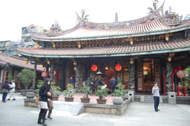 最初は医学の紙が祀られている保安官。<br />きらびやかですね。<br /><br />基本的なお祈りの方法を教えてもらいました。<br />実質的な自由行動は５分程度だったと思います。<br />時間足りないよ！<br /><br />とりあえず「お腹がつよくなりますように」とだけ強く願いました。