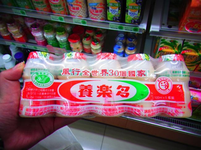 ヤクルト！<br />母がヤクルトレディの私は、海外のヤクルト事情もチェック！<br /><br />お腹が弱い私でも台湾なら暮らせるかも、とこれを見つけたときに思いました。