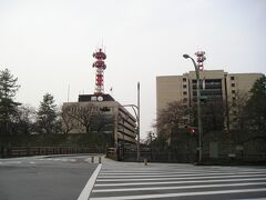 ＜福井城跡＞
福井駅16時05分着。まずやって来たのは、福井城跡。現在は県庁や県警などがあるが、石垣などの遺構も残っている。