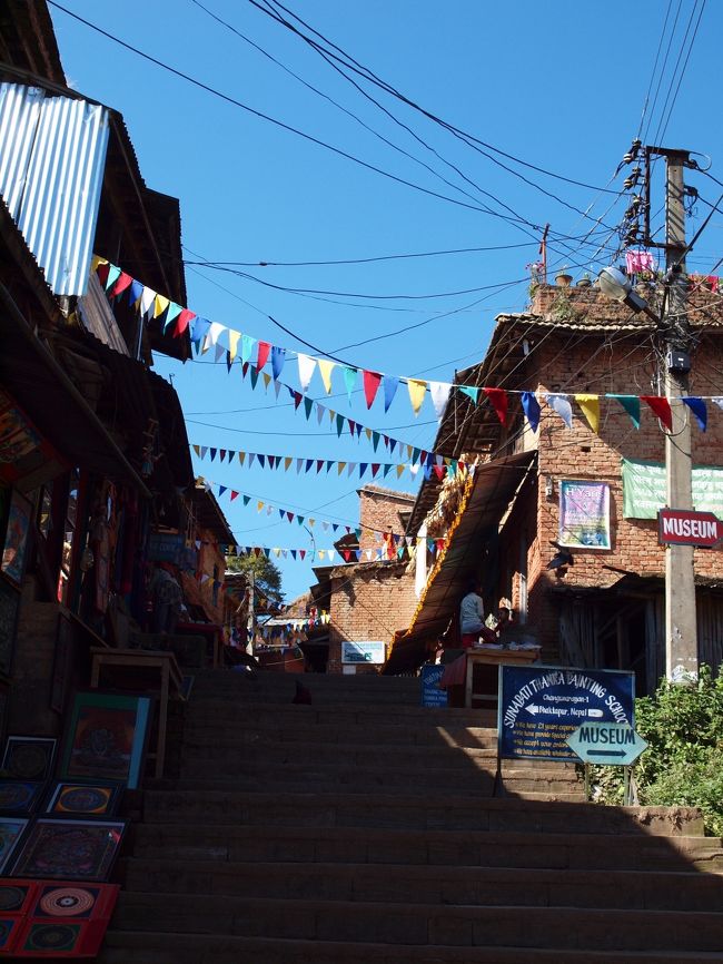 チャング・ナラヤンに到着。<br /><br />石段をあがっていきます。