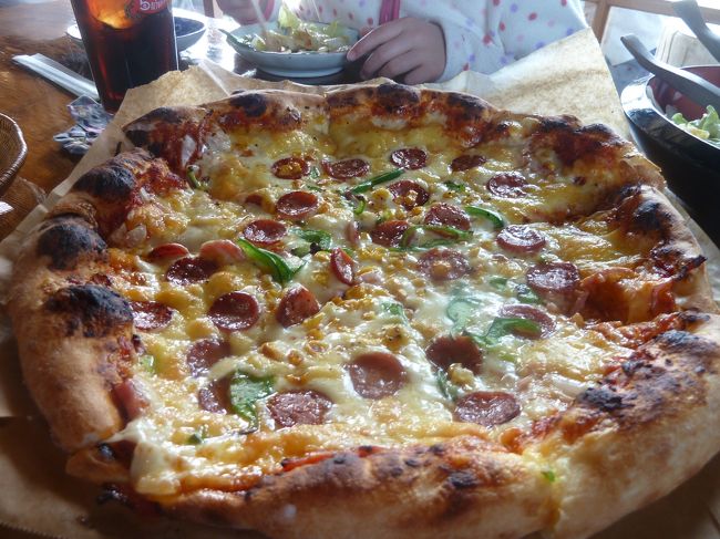 で、結局ランチに向かったのが。食べログで評価の高い<br />花人逢さん。<br /><br />ここは本当に一押し〜〜！<br /><br />http://r.tabelog.com/okinawa/A4702/A470202/47000232/