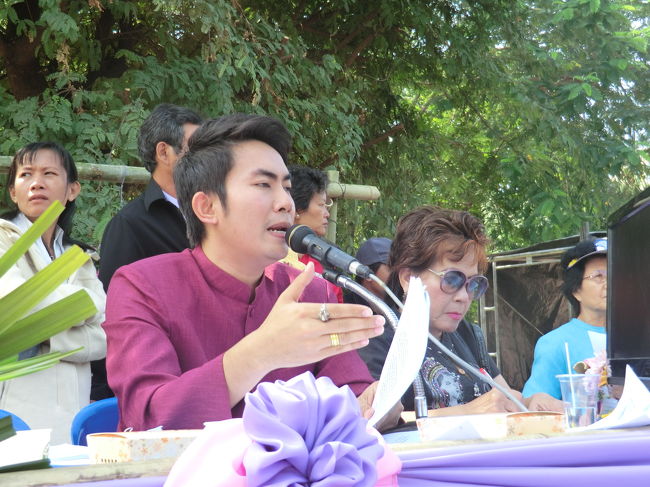 メインスタンドで行進のアナウンス実況・・・