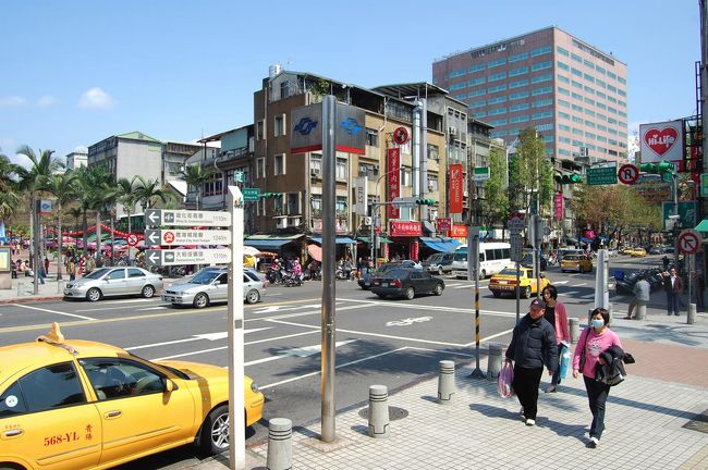 MRTで雙連駅へ。<br />駅から1kmほど歩きますよー。<br /><br />