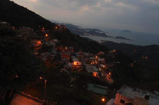 千と千尋の世界っぽい！<br />最初のタイトルが出るところもこういう感じだったよね！<br />