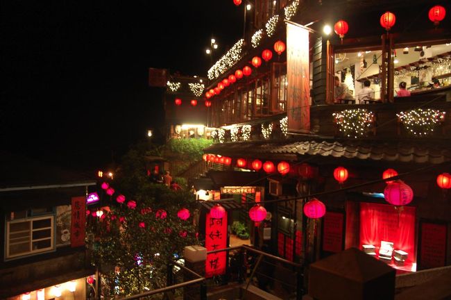 油屋みたい！<br />実際に宮崎駿監督が訪れて、ここの中でスケッチしたそうですね。<br /><br />