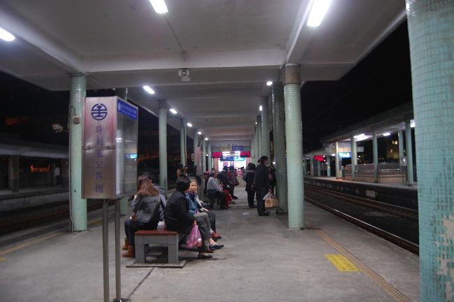 ホーム。<br />観光客らしき人はあまりいませんでした。